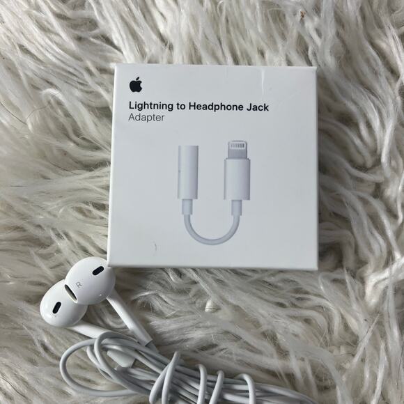 Apple Lightning to Headphones Jack - Picture 2 of 7
